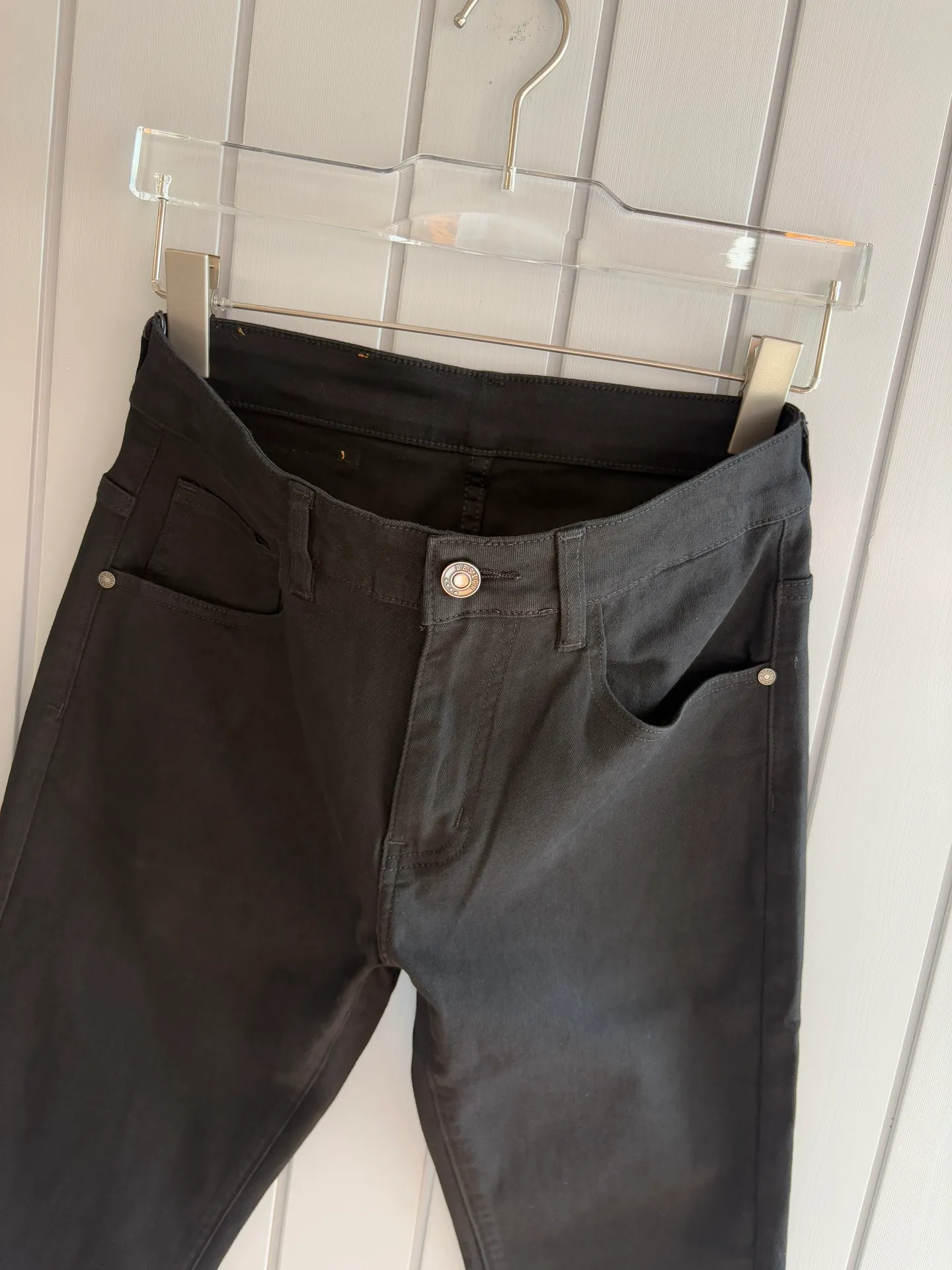 P240 A super stylish pair of jeans, customized original washed denim fabric, unique design, top-notch embroidered letter pattern logo, original hardware accessories decoration, an extremely outstanding pair of jeans, the materials and craftsmanship are extremely luxurious and exquisite, extremely high-grade, handsome and stylish upper body, recommended 👍, 005 code number: 29-38 but not 35; 37